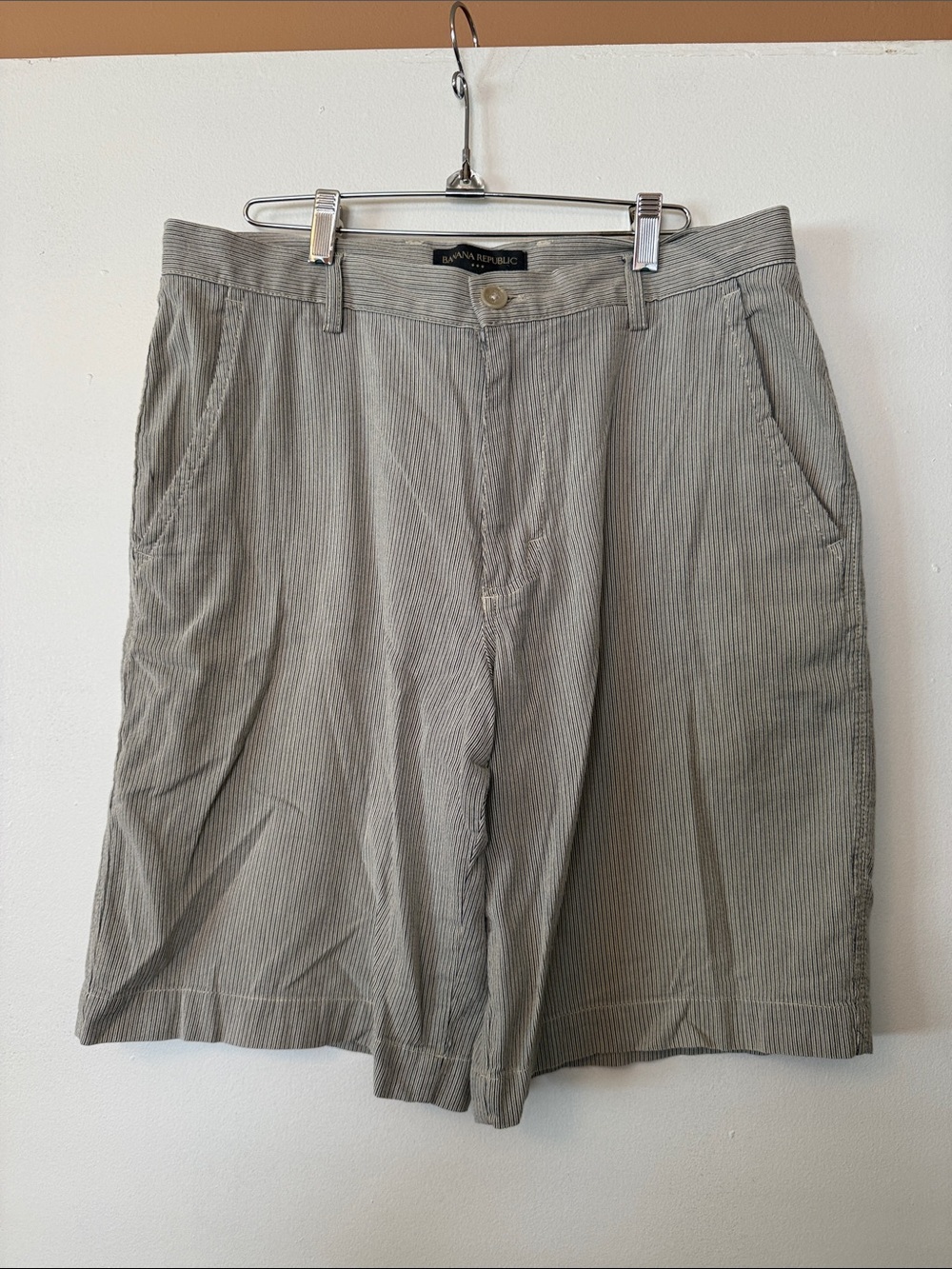 Banana Republic Men's Light Gray Pinstripe Flat Front Shorts